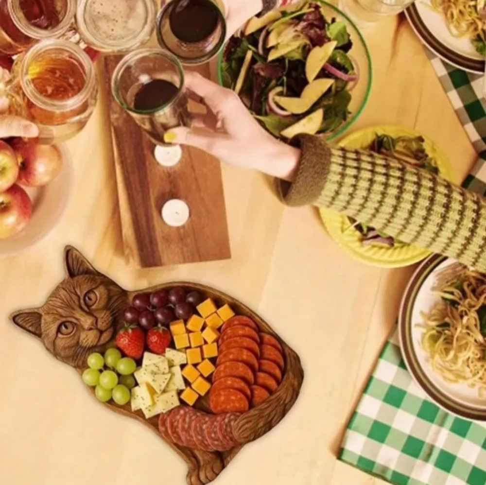 Wooden Cat-Shaped Charcuterie Board - Picture 2 of 4